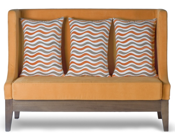 Диван Luigi с бледно-оранжевой спинкой